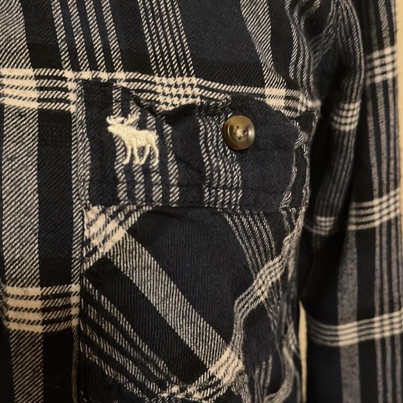 ABERCROMBIE & Fitch Navy and White Plaid Button Down Flannel Shirt Size XS - Picture 2 of 6